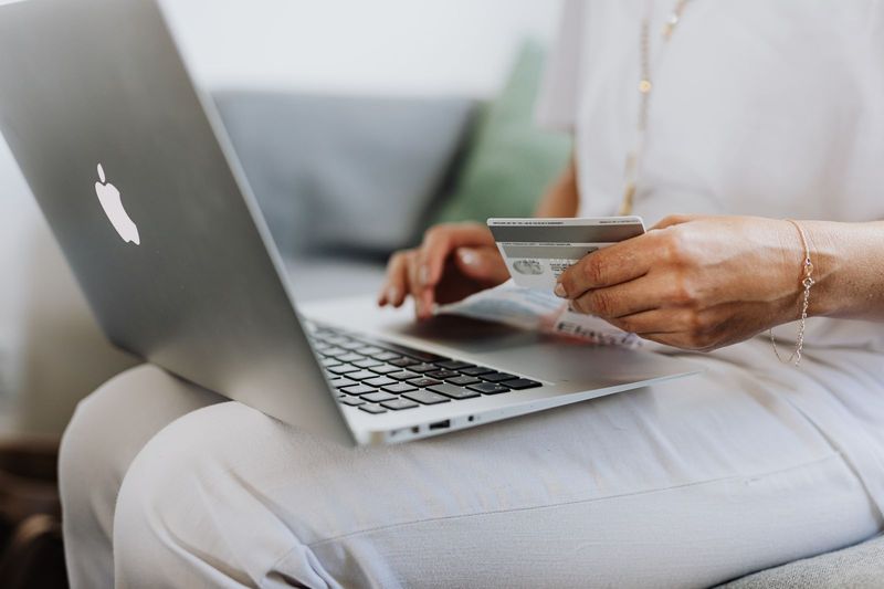 Merchant accepting a bitcoin Lightning Network payment at a point of sale terminal
