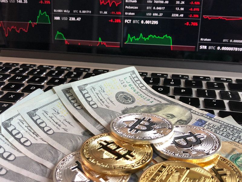 Crypto exchange trading revenue and Coinbase stock decline after Q2 earnings miss