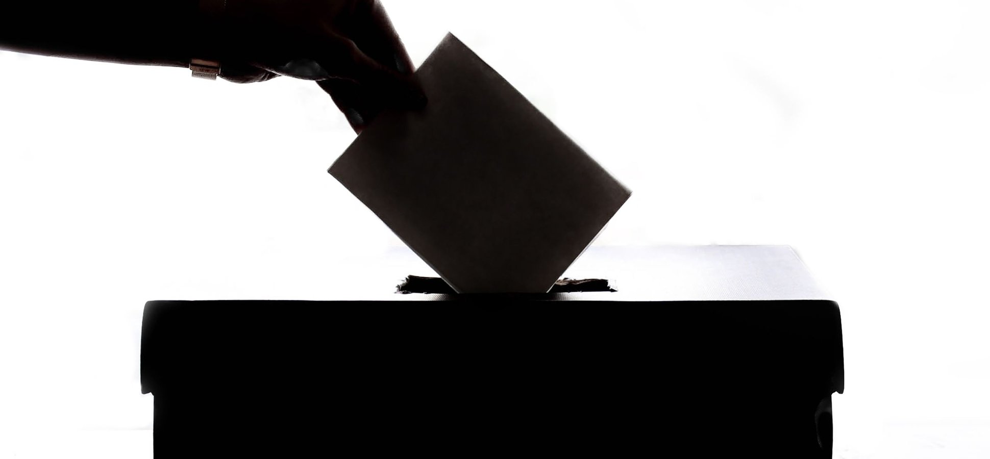 SEC cancels Regulation Crypto vote, ballot box representing the postponed rulemaking decision
